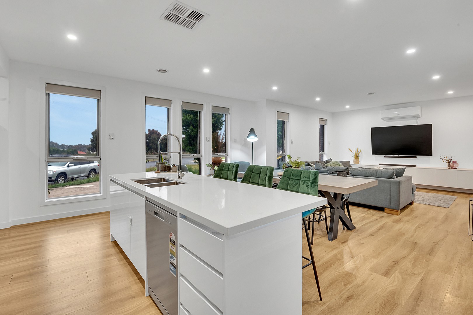 41 Everglade Crescent, Roxburgh Park, VIC 3064, Roxburgh Park - Thumbnail 3