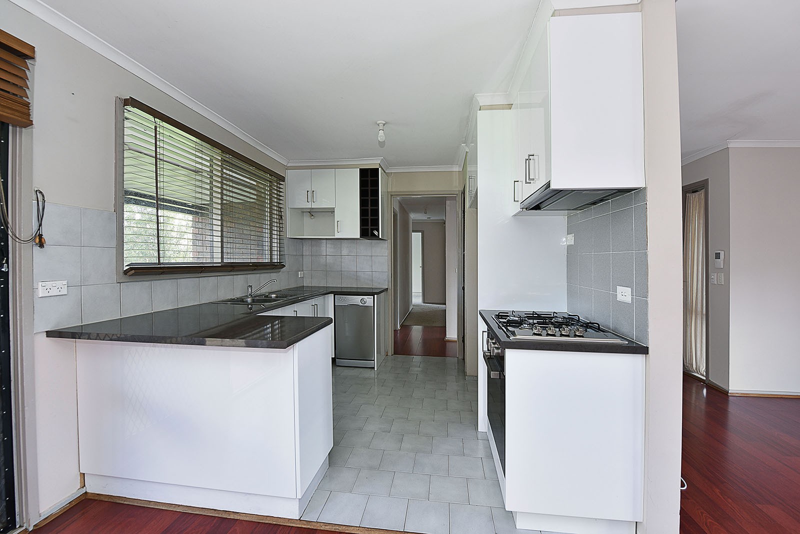 41 Rokeby  Crescent, Craigieburn, VIC 3064, Craigieburn - Thumbnail 3