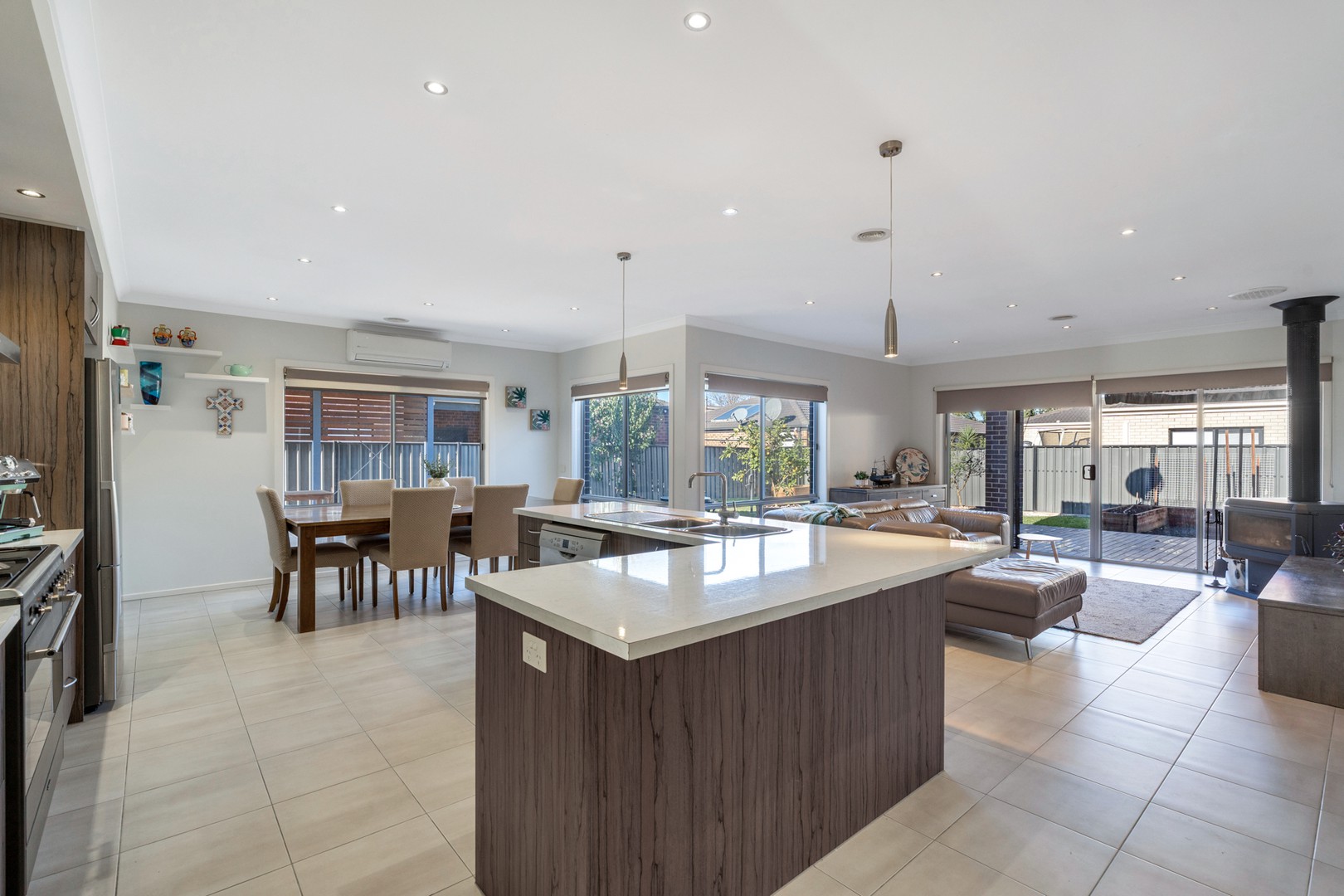 41 Thorngrove Avenue, Craigieburn, VIC 3064, Craigieburn - Thumbnail 3