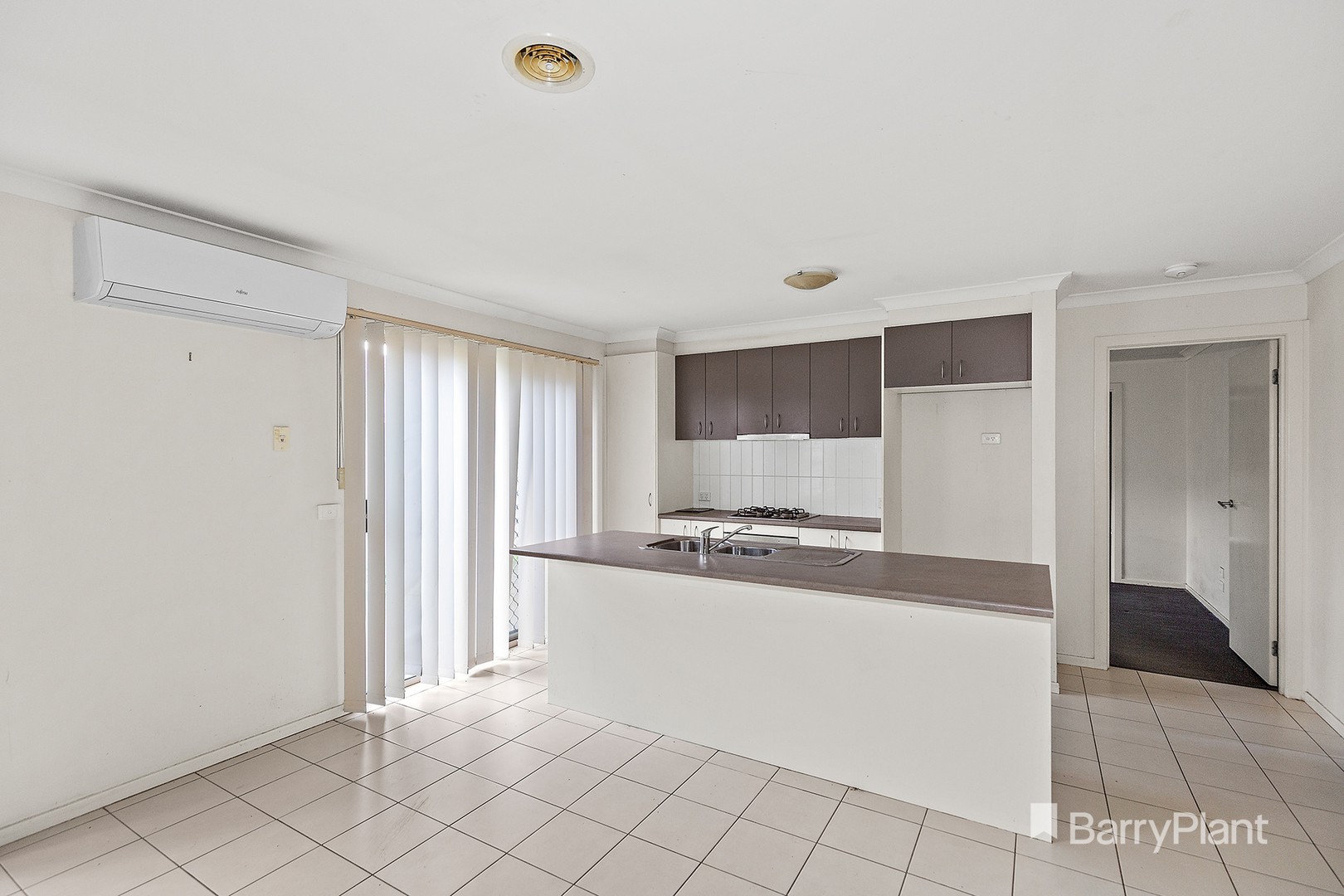 41 Wakenshaw Crescent, Pakenham, VIC 3810, Pakenham - Thumbnail 2