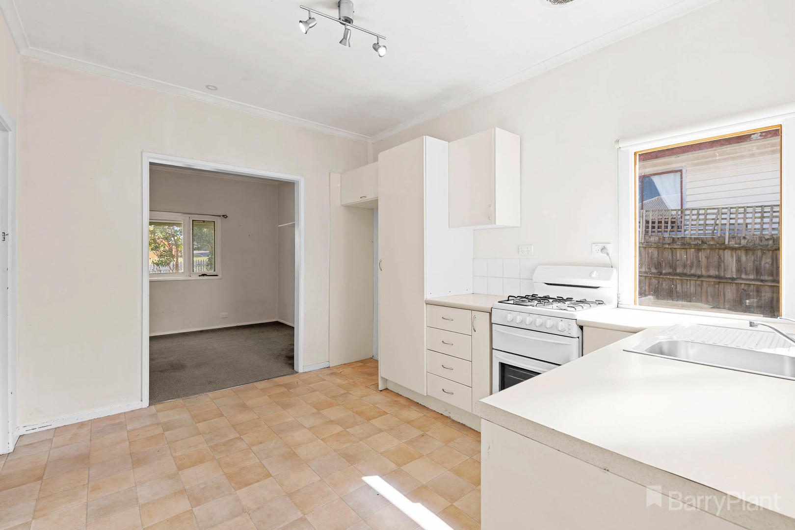 41 Wood Street, Drouin, VIC 3818 - Thumbnail 2 - 11/11/2025