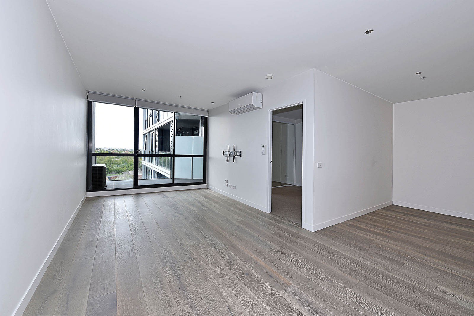 410/19 Russell St, Essendon, VIC 3040, Essendon - Thumbnail 2