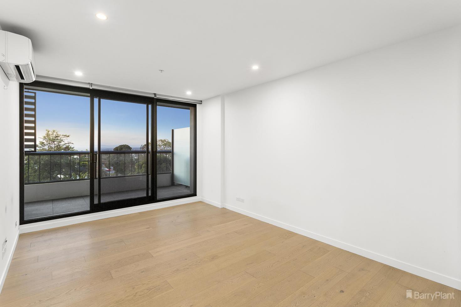 412/5 Sovereign Point Court, Doncaster, VIC 3108, Doncaster - Thumbnail 3