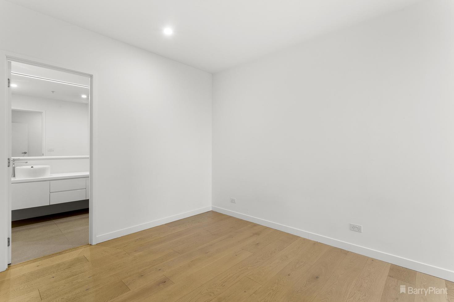 412/5 Sovereign Point Court, Doncaster, VIC 3108, Doncaster - Thumbnail 7