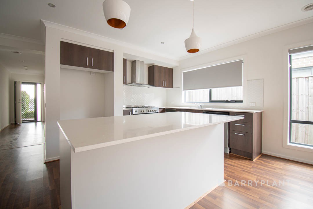 42 Chambers Crescent, Cranbourne North, VIC 3977 - Thumbnail 1 - 09/04/2025