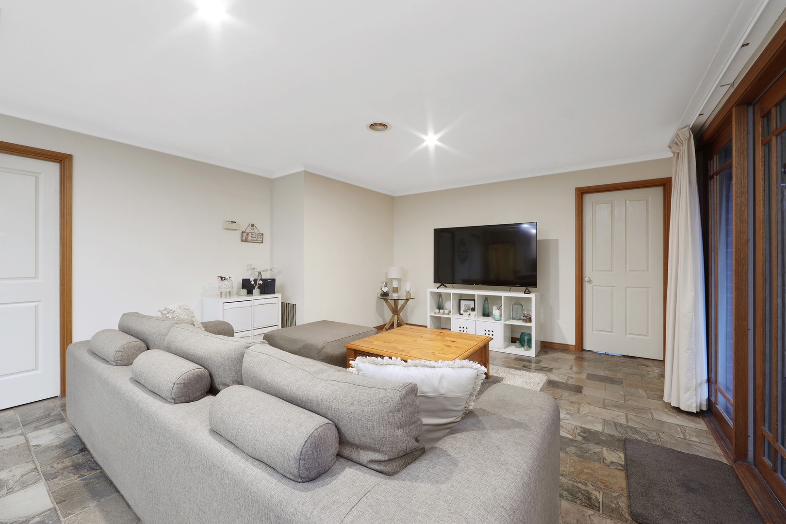 42 Crusoe Drive, Lysterfield, VIC 3156, Lysterfield - Thumbnail 2