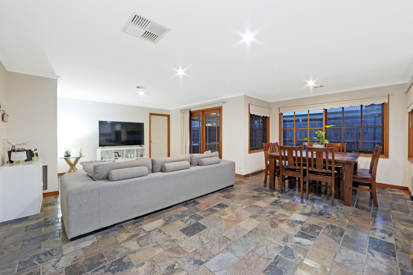42 Crusoe Drive, Lysterfield, VIC 3156, Lysterfield - Thumbnail 4