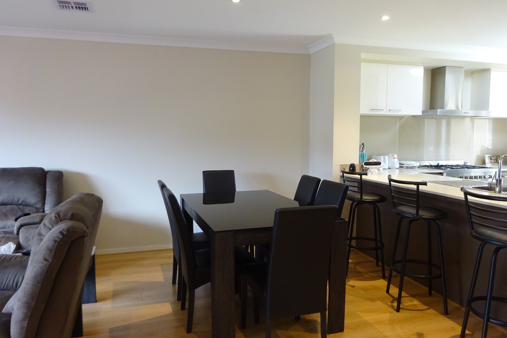 42 Groveton Street, Craigieburn, VIC 3064, Craigieburn - Thumbnail 3