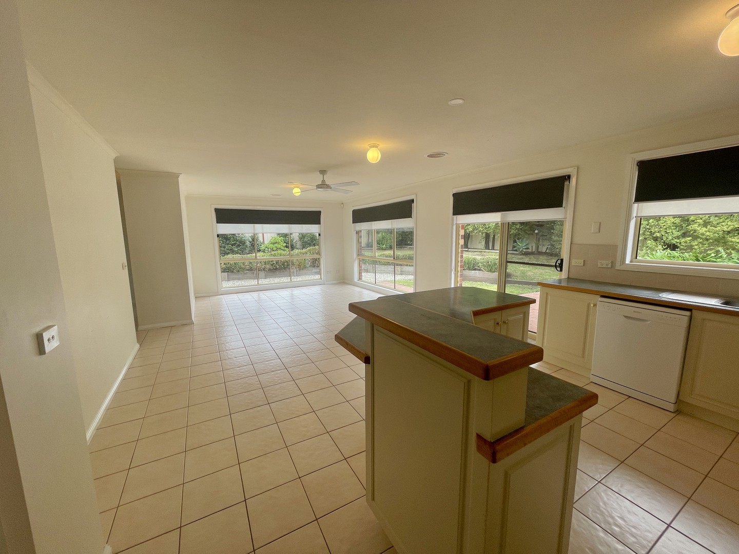 42 Hanson Road, Wallan, VIC 3756, Wallan - Thumbnail 3
