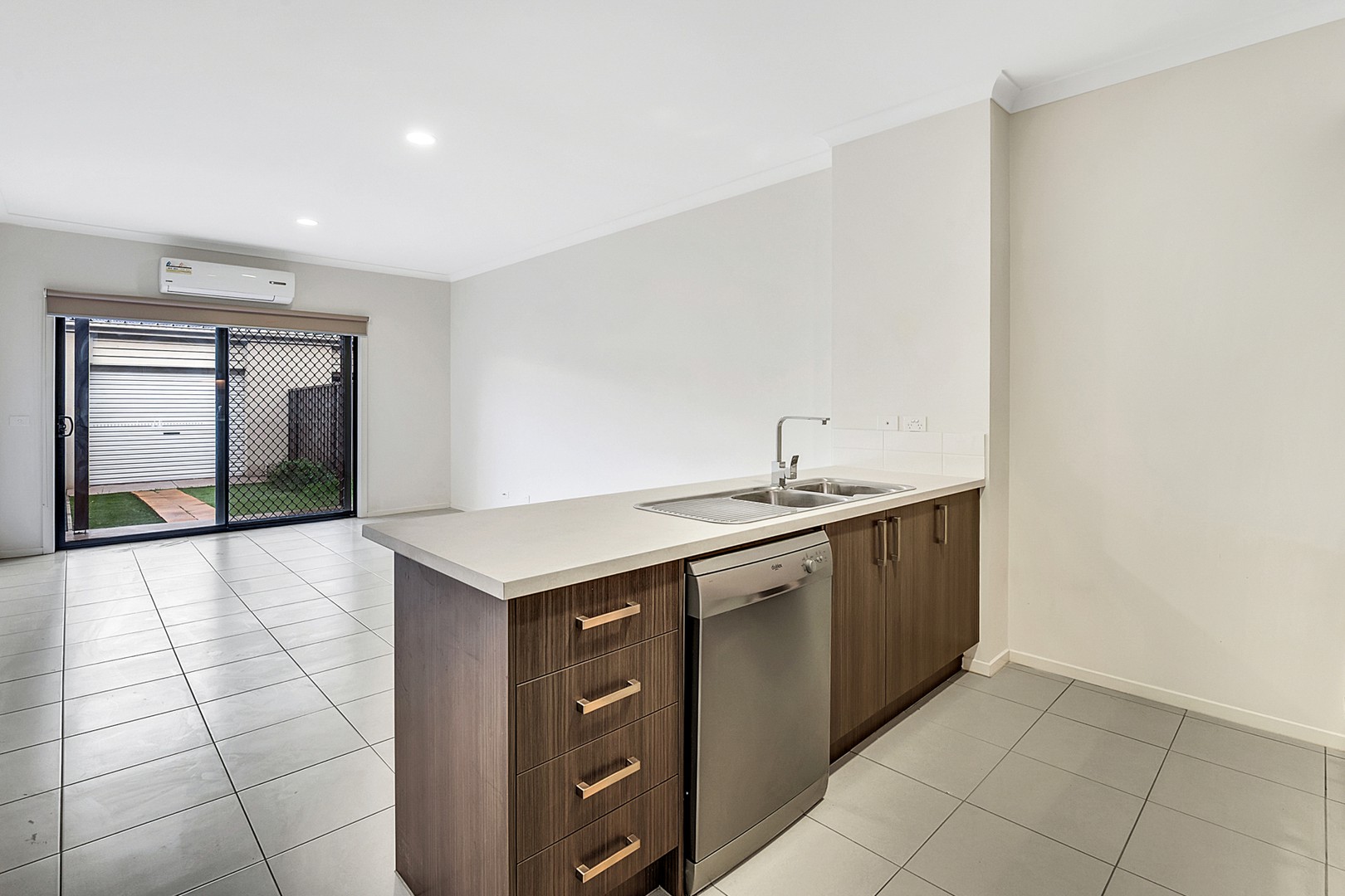42 Little Windrock Lane, Craigieburn, VIC 3064, Craigieburn - Thumbnail 5