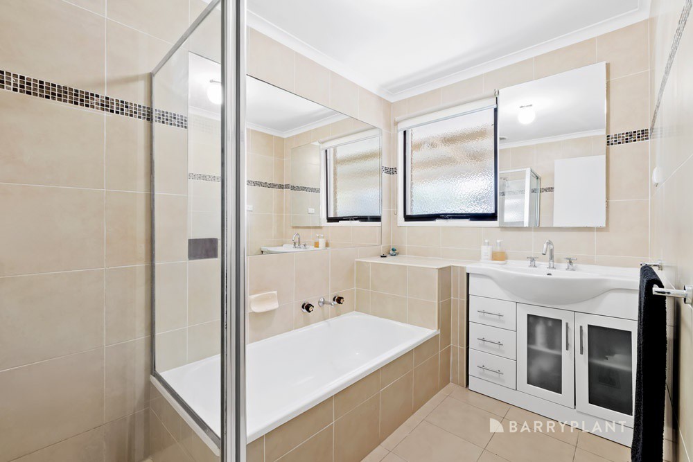 42 Madigan Crescent, Mill Park, VIC 3082, Mill Park - Thumbnail 7