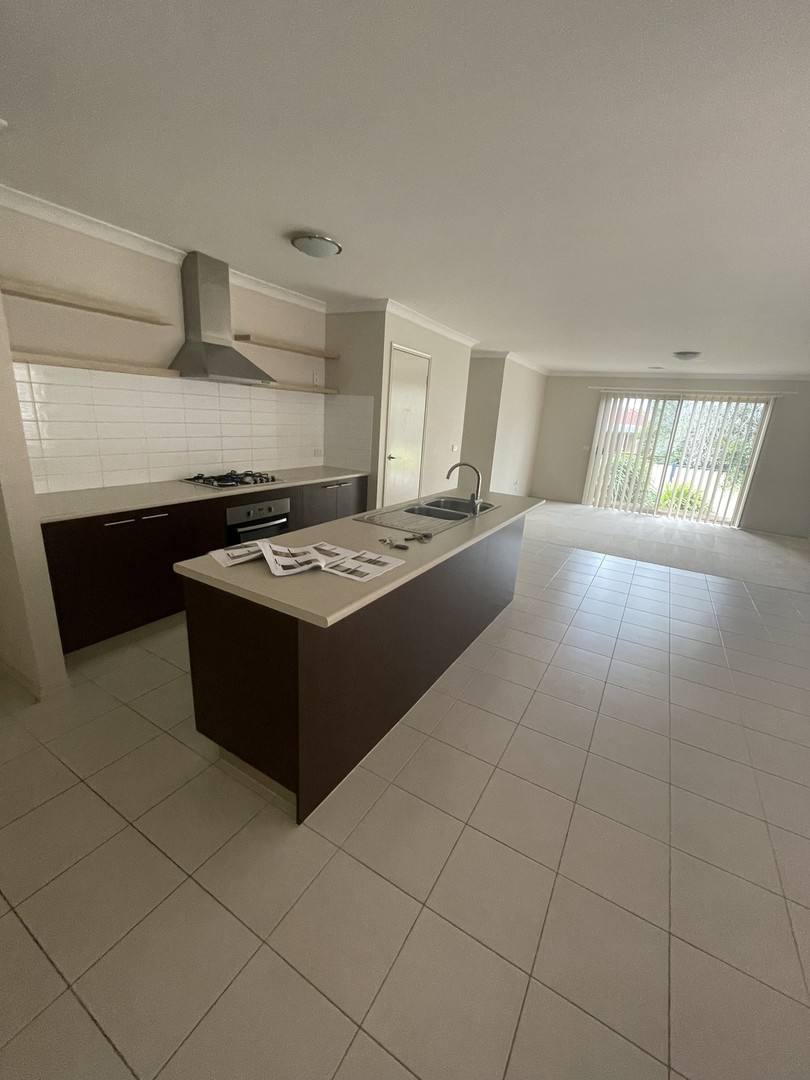 42 Maidenhair Drive, Wallan, VIC 3756, Wallan - Thumbnail 3