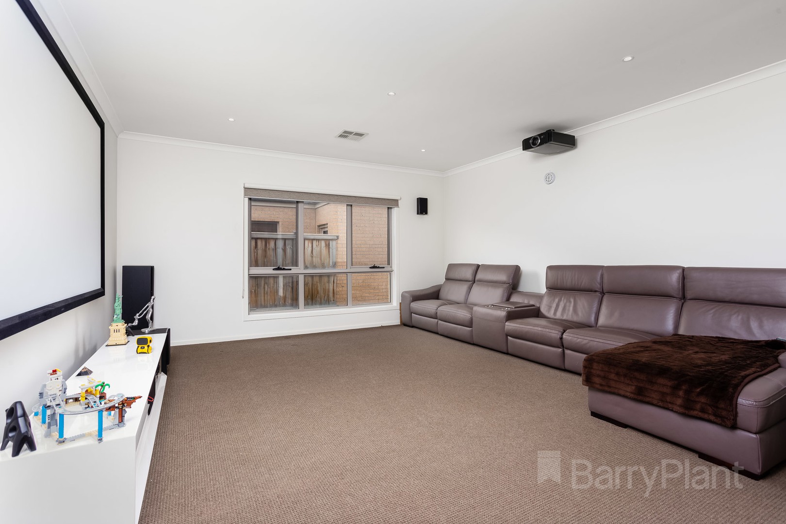 42 Martaban Crescent, Point Cook, VIC 3030, Point Cook - Thumbnail 7