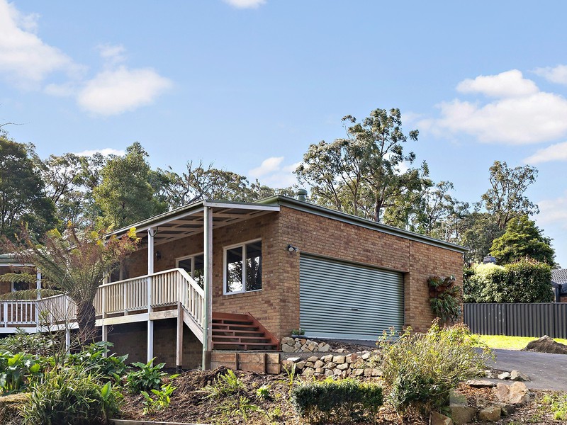 42 Mountain Road, Cockatoo, VIC 3781 - Image - 14/08/2026