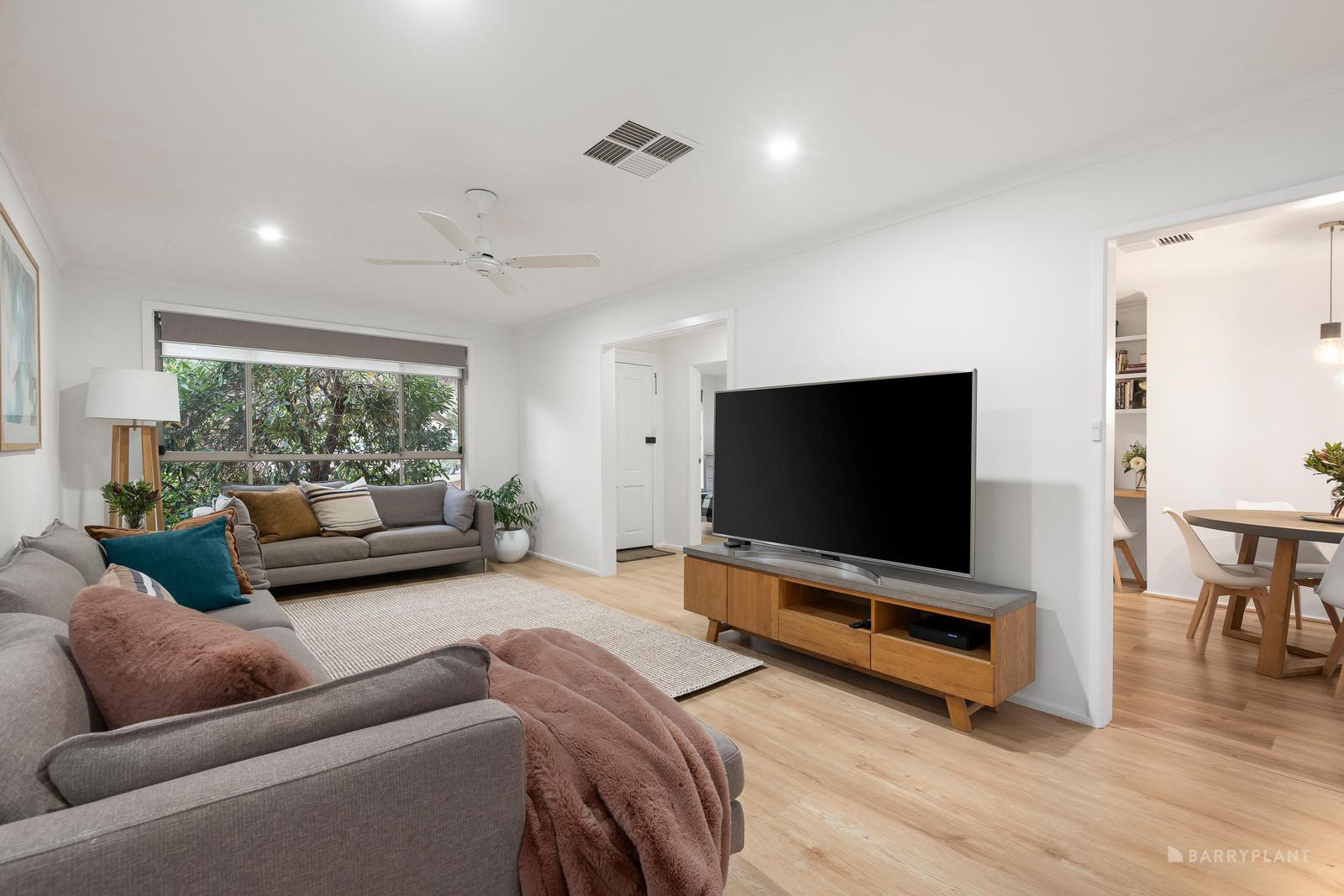 42 Phipps Crescent, Diamond Creek, VIC 3089 - Thumbnail 2 - 13/06/2025