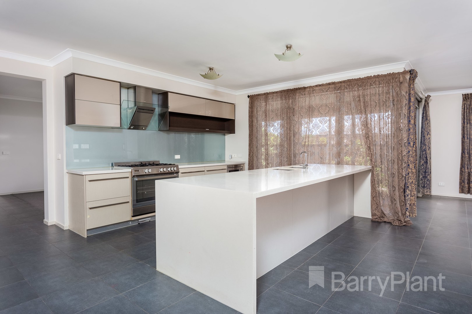 42 Villiers Drive, Point Cook, VIC 3030, Point Cook - Thumbnail 2