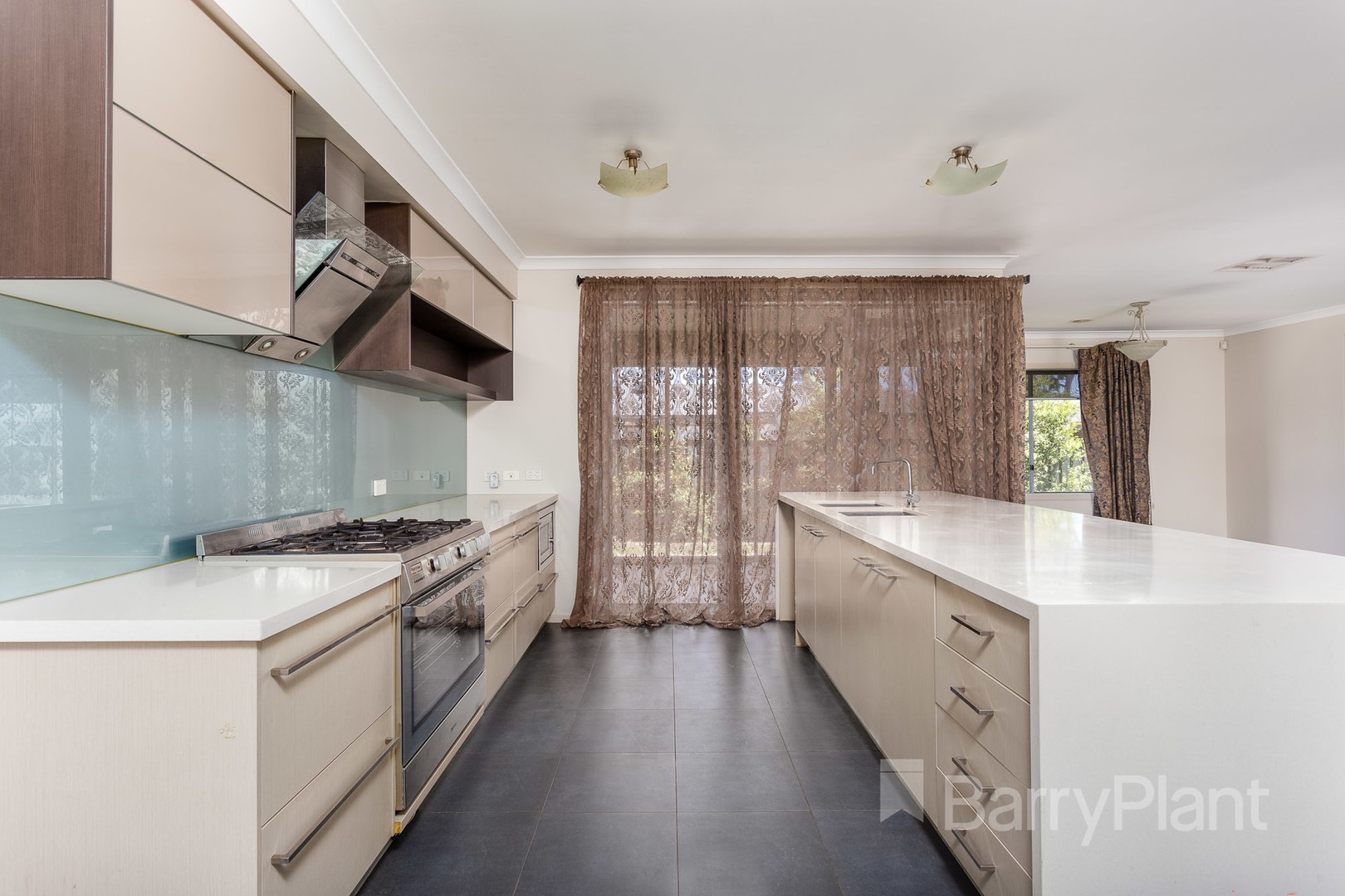42 Villiers Drive, Point Cook, VIC 3030, Point Cook - Thumbnail 3