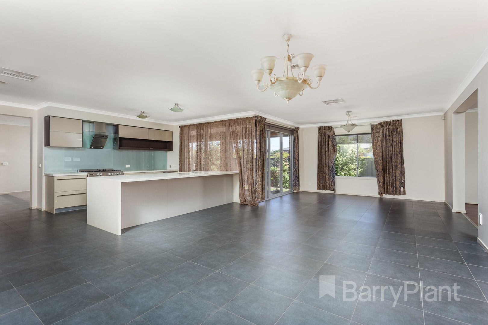 42 Villiers Drive, Point Cook, VIC 3030, Point Cook - Thumbnail 4