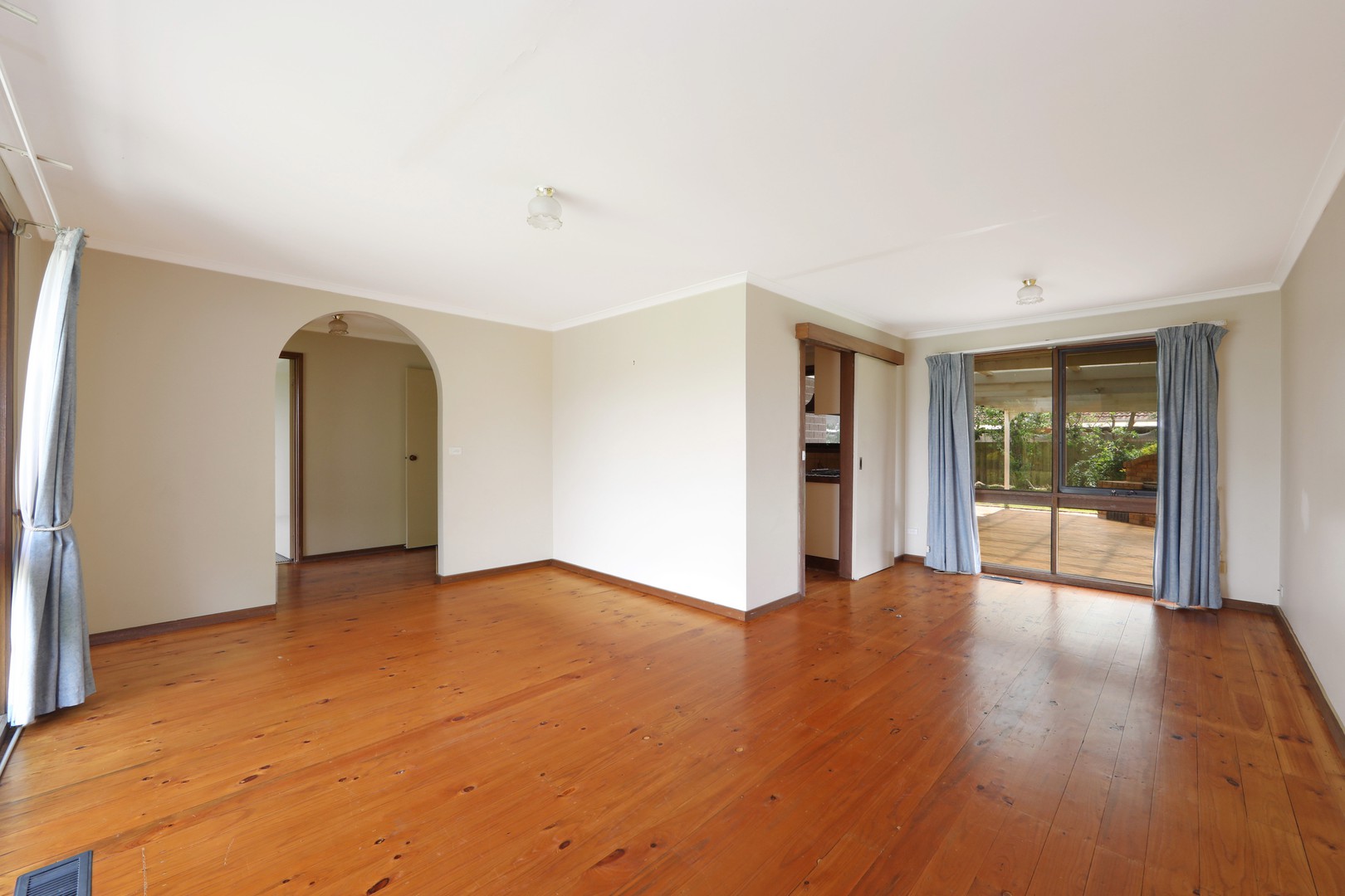42 Willow Ave, Rowville, VIC 3178 - Thumbnail 2 - 01/11/2021