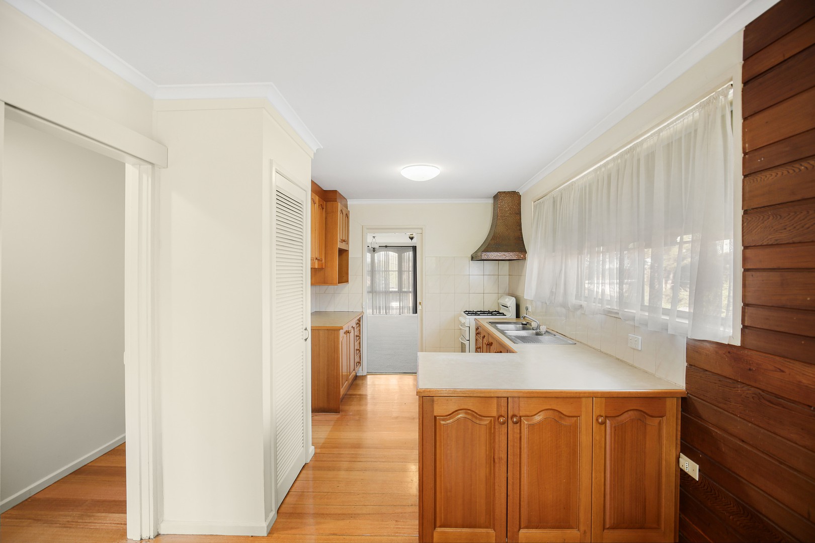 43 Bimbadeen Crescent, Yallambie, VIC 3085 - Thumbnail 1 - 29/04/2025