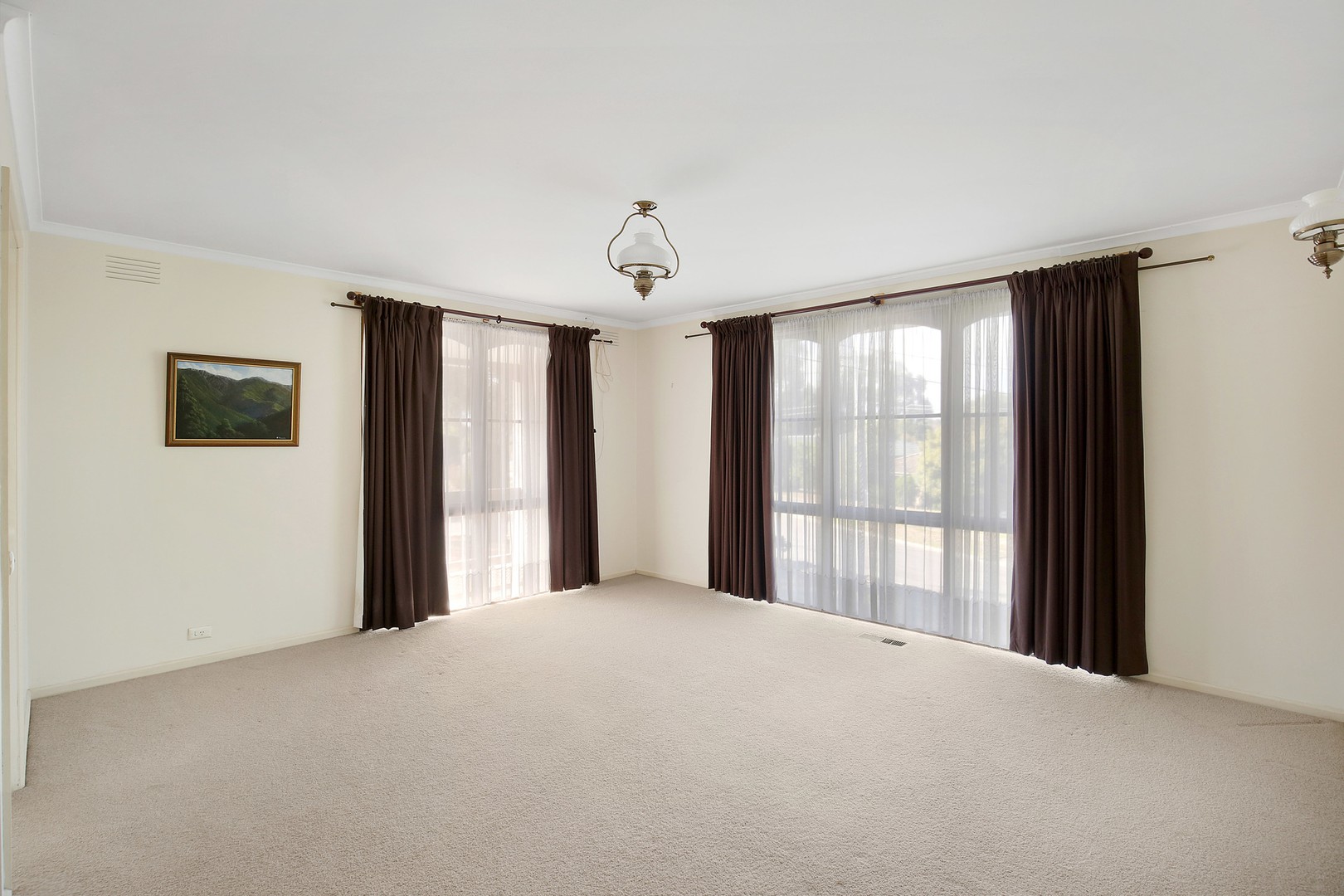 43 Bimbadeen Crescent, Yallambie, VIC 3085 - Thumbnail 2 - 29/04/2025