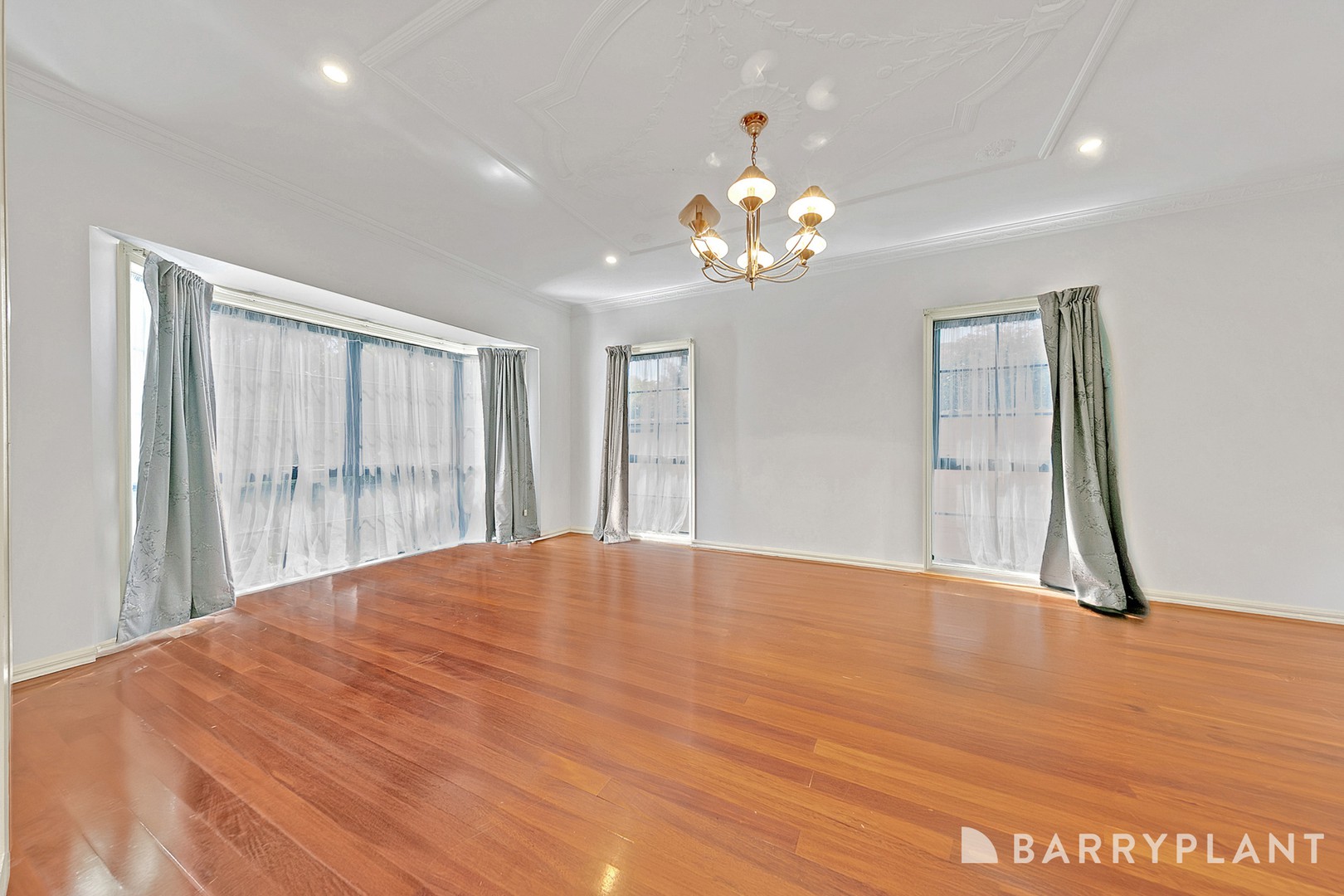 43 Buttercup Grove, Bundoora, VIC 3083 - Thumbnail 2 - 18/10/2024