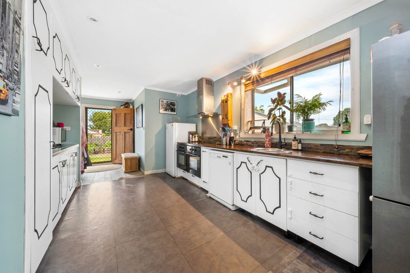 43 Carmarthen Drive, CORIO, 3214, Corio - Thumbnail 2