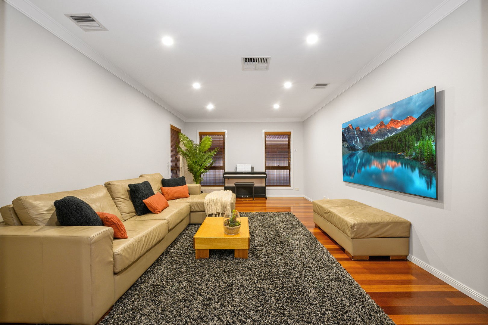43 Honeyeater Crescent, Taylors Lakes, VIC 3038, Taylors Lakes - Thumbnail 2