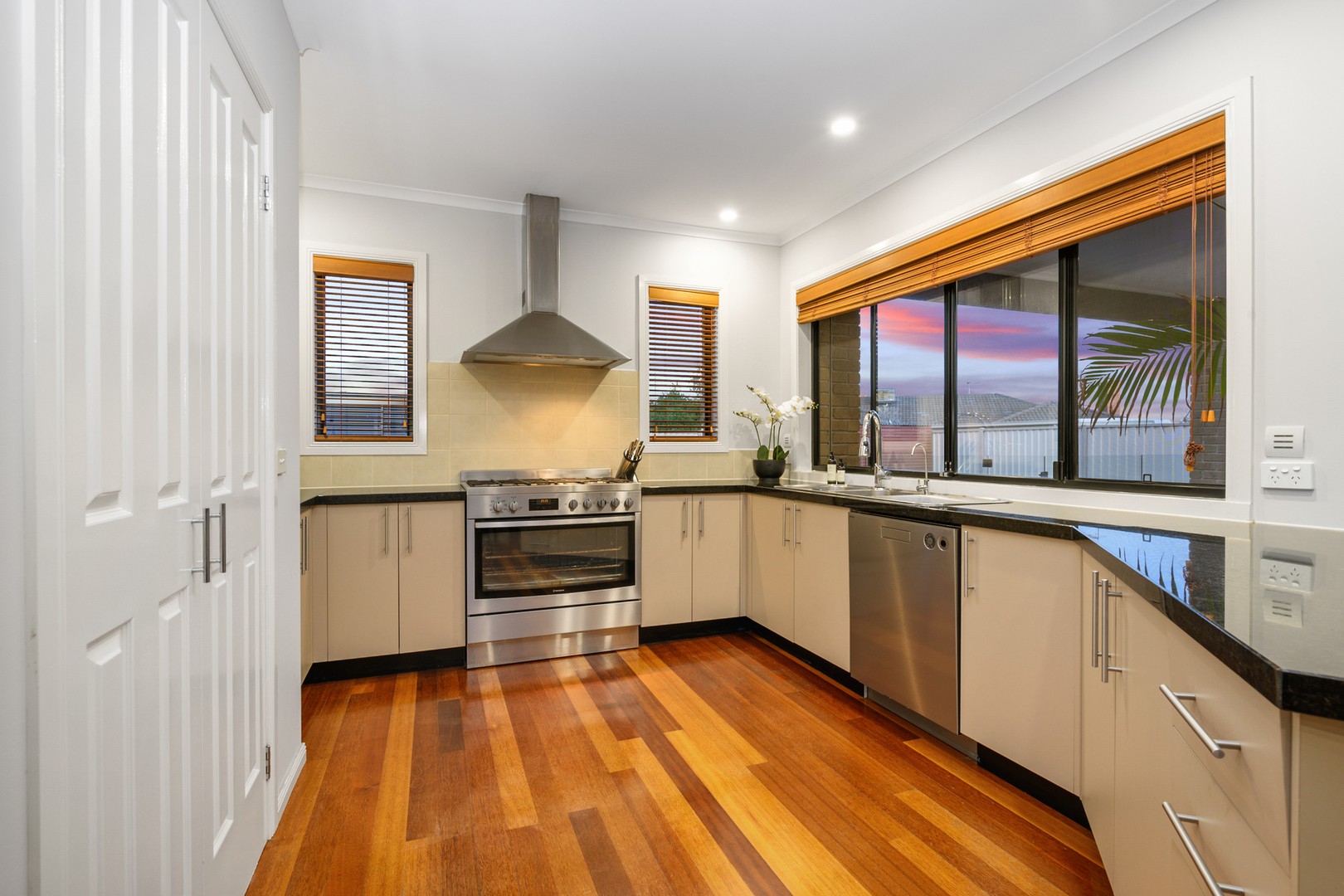 43 Honeyeater Crescent, Taylors Lakes, VIC 3038, Taylors Lakes - Thumbnail 4