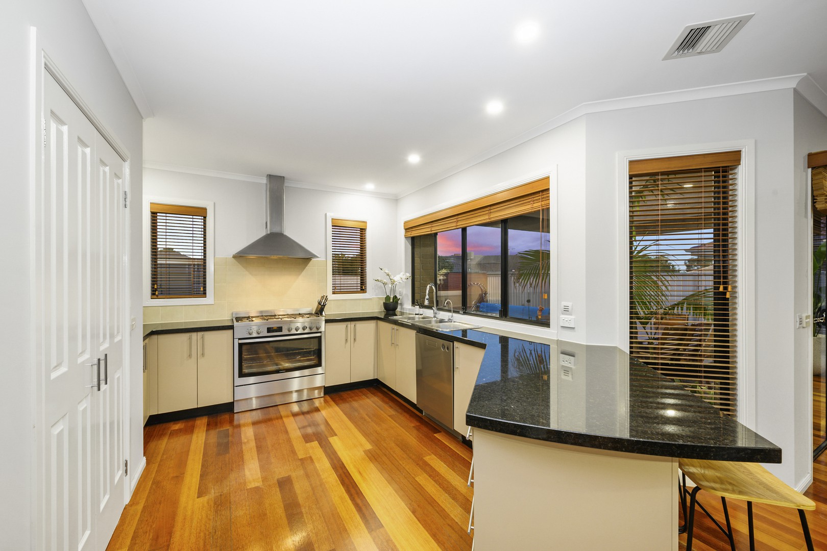43 Honeyeater Crescent, Taylors Lakes, VIC 3038, Taylors Lakes - Thumbnail 5
