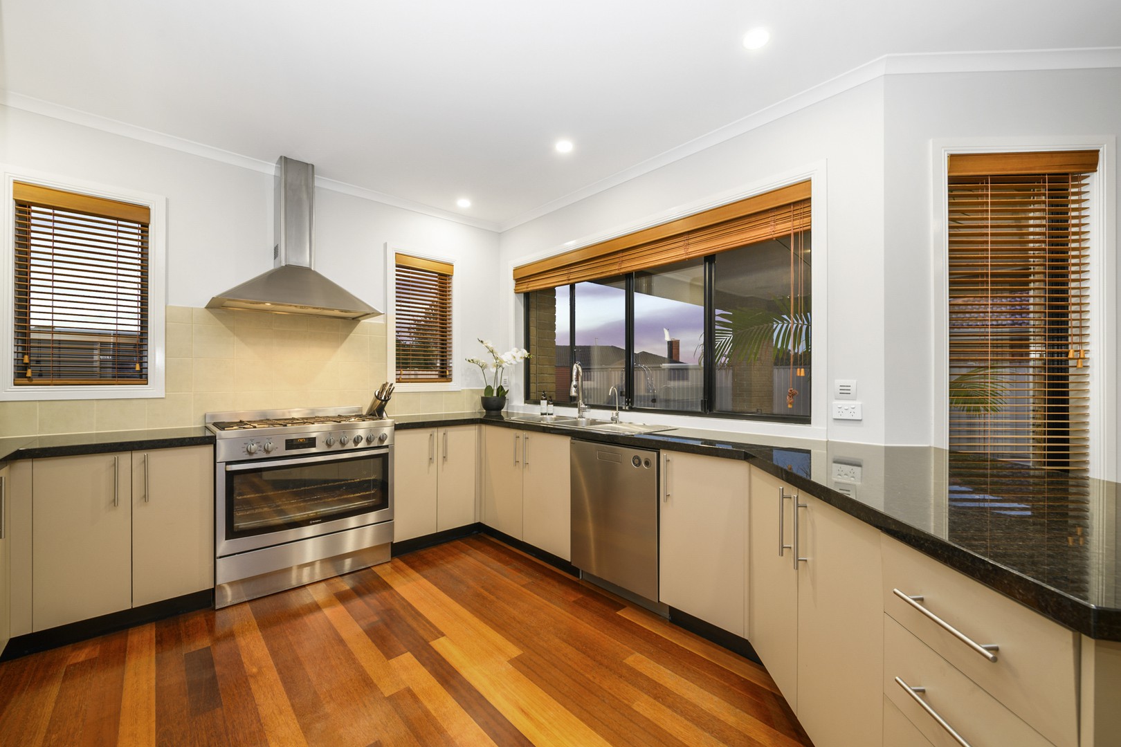 43 Honeyeater Crescent, Taylors Lakes, VIC 3038, Taylors Lakes - Thumbnail 6