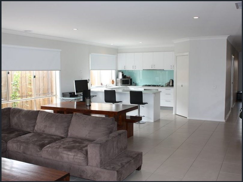 43 John Russell Road, Cranbourne West, VIC 3977 - Thumbnail 2 - 02/06/2025