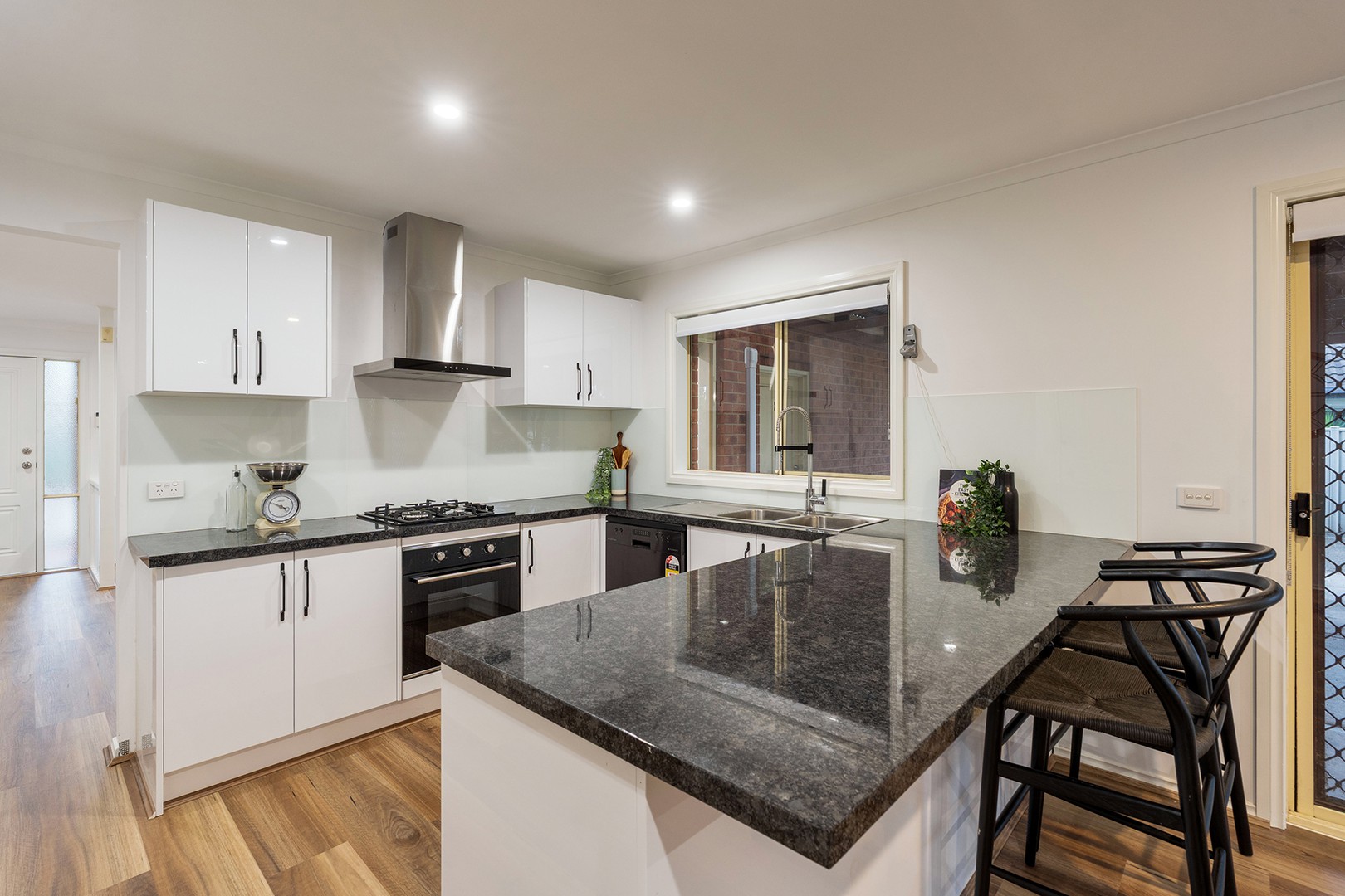43 Lakes Drive, Craigieburn, VIC 3064, Craigieburn - Thumbnail 4