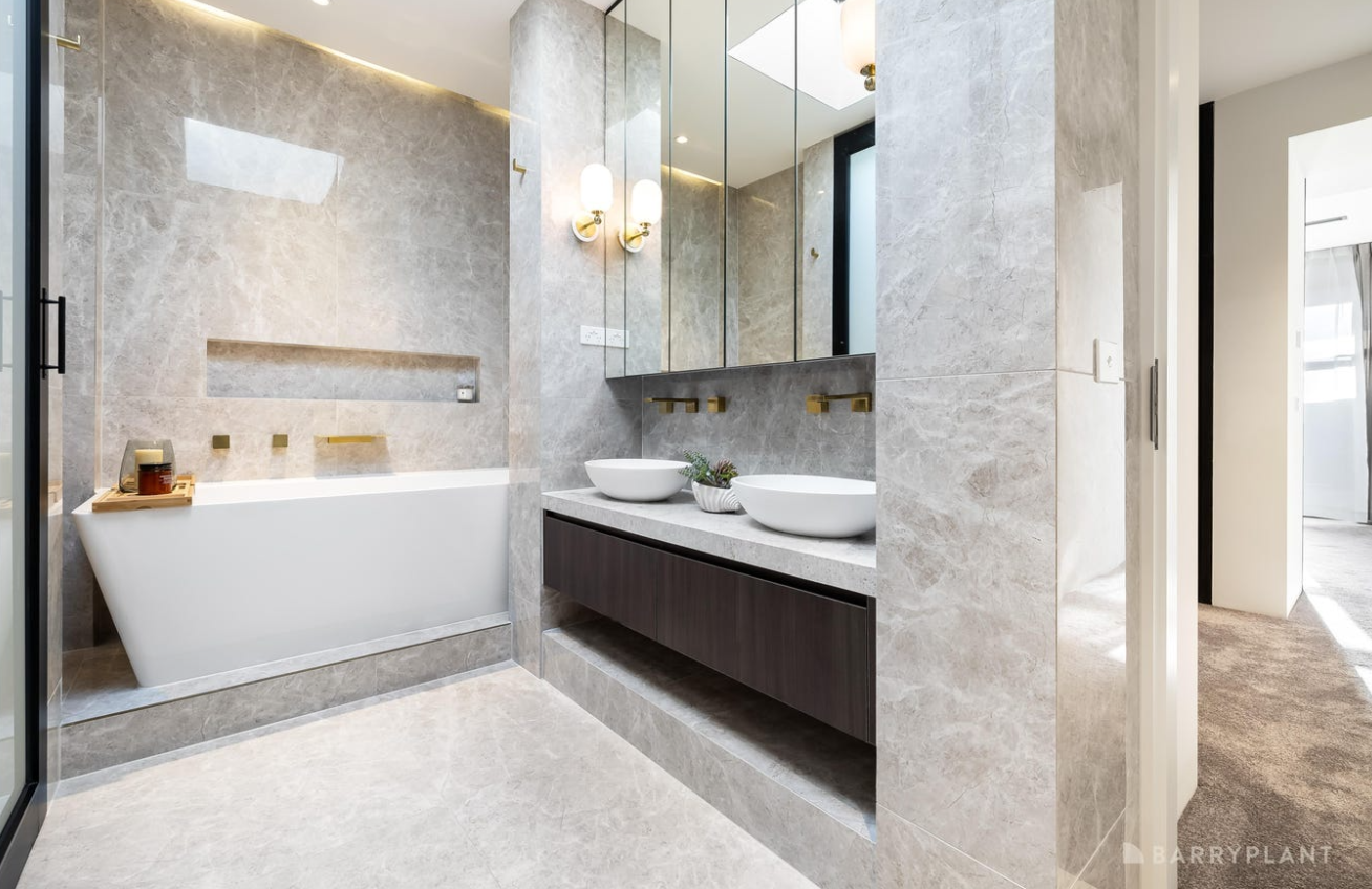 43 Lincoln Drive, Bulleen, VIC 3105 - Thumbnail 2 - 05/03/2026