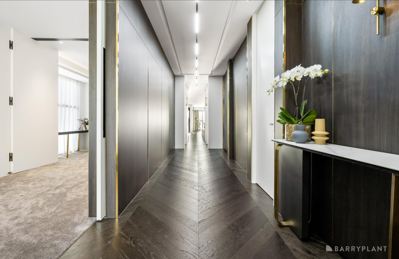 43 Lincoln Drive, Bulleen, VIC 3105 - Thumbnail 2 - 05/03/2026