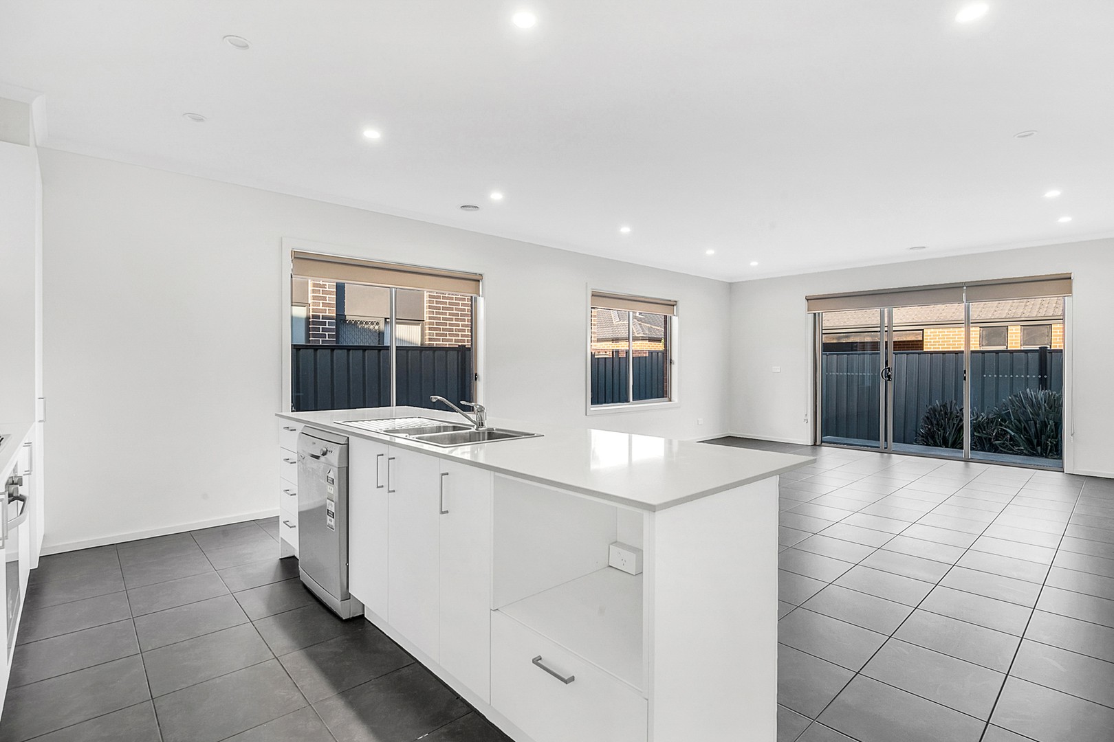 43 Loudon Circuit, Craigieburn, VIC 3064, Craigieburn - Thumbnail 3