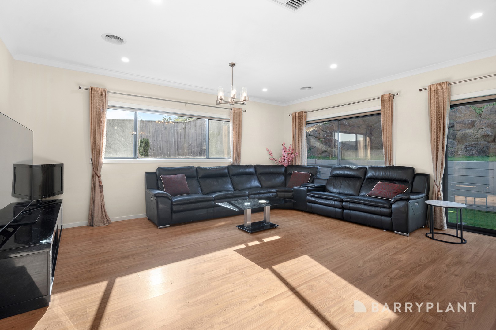 43 Outlook Drive, Chirnside Park, VIC 3116 - Thumbnail 1 - 15/05/2025
