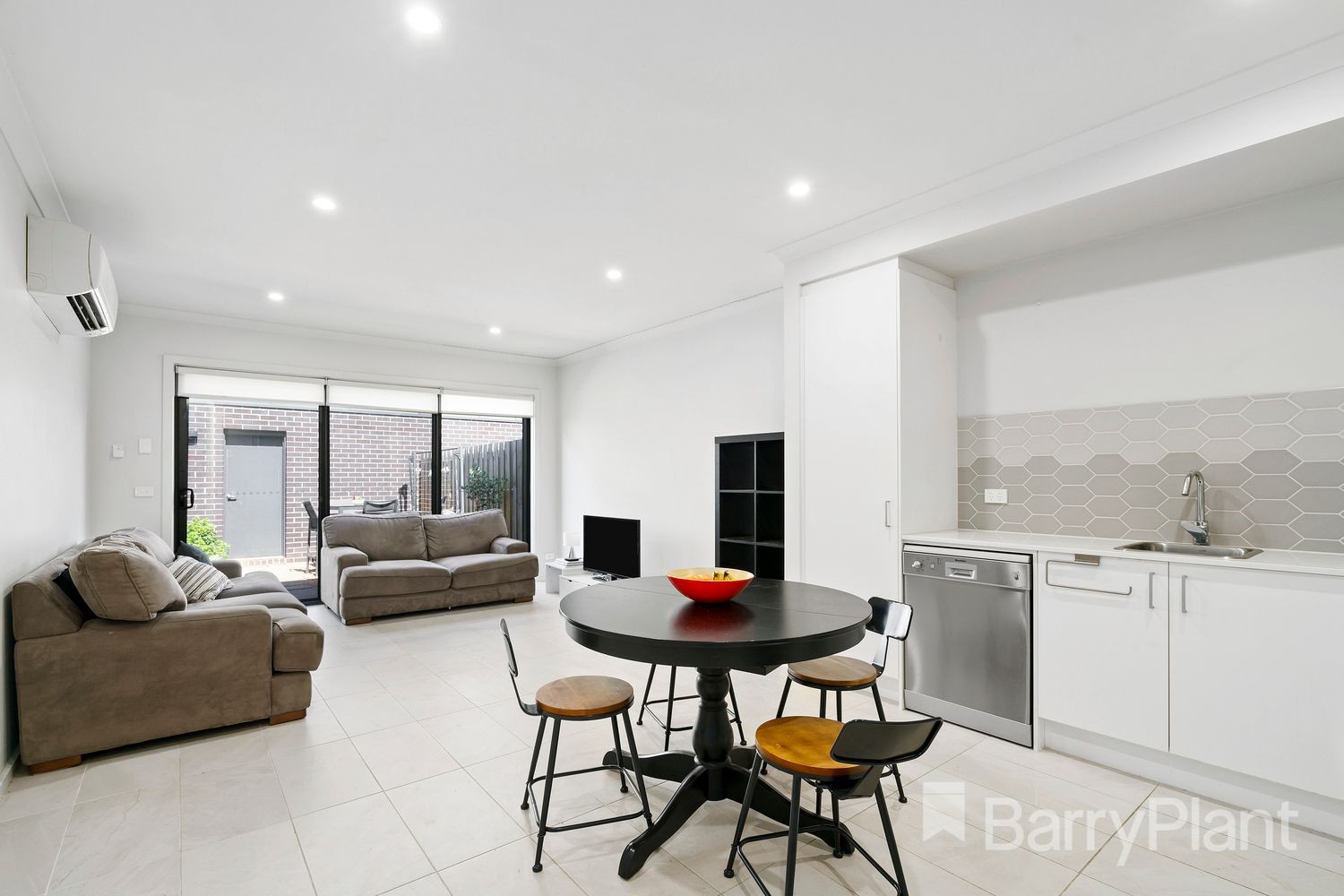 43 Sierra Avenue, Sunshine West, VIC 3020, Sunshine West - Thumbnail 2
