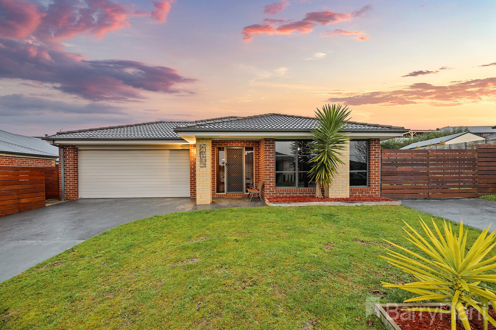 43 Summerhill Boulevard, Drouin, VIC 3818, Drouin - Thumbnail 2