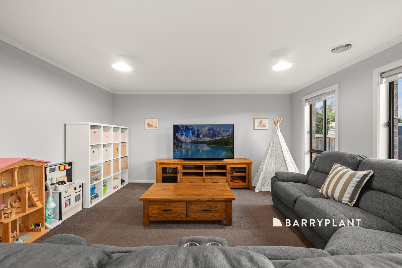 43 Timbertop Crescent, Drouin, VIC 3818 - Thumbnail 2 - 04/06/2025