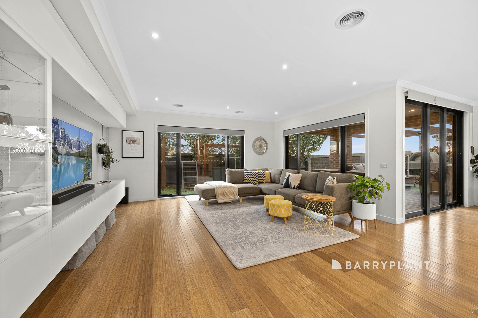 43 Waterbloom Avenue, Clyde North, VIC 3978, Clyde North - Thumbnail 5