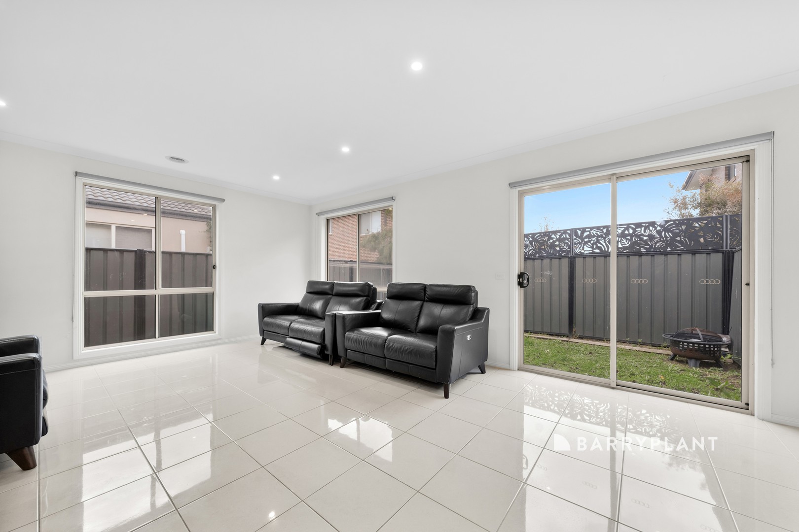 43 Wilkiea Crescent, Cranbourne North, VIC 3977, Cranbourne North - Thumbnail 3