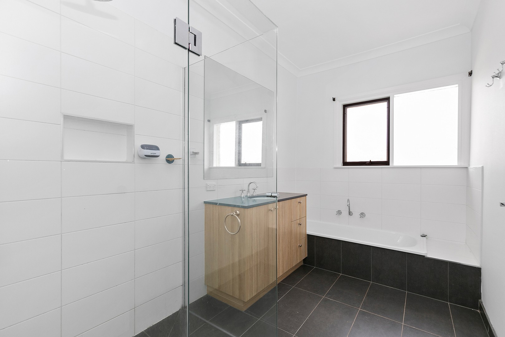 43 Wilson Road, Glen Waverley, VIC 3150, Glen Waverley - Thumbnail 4