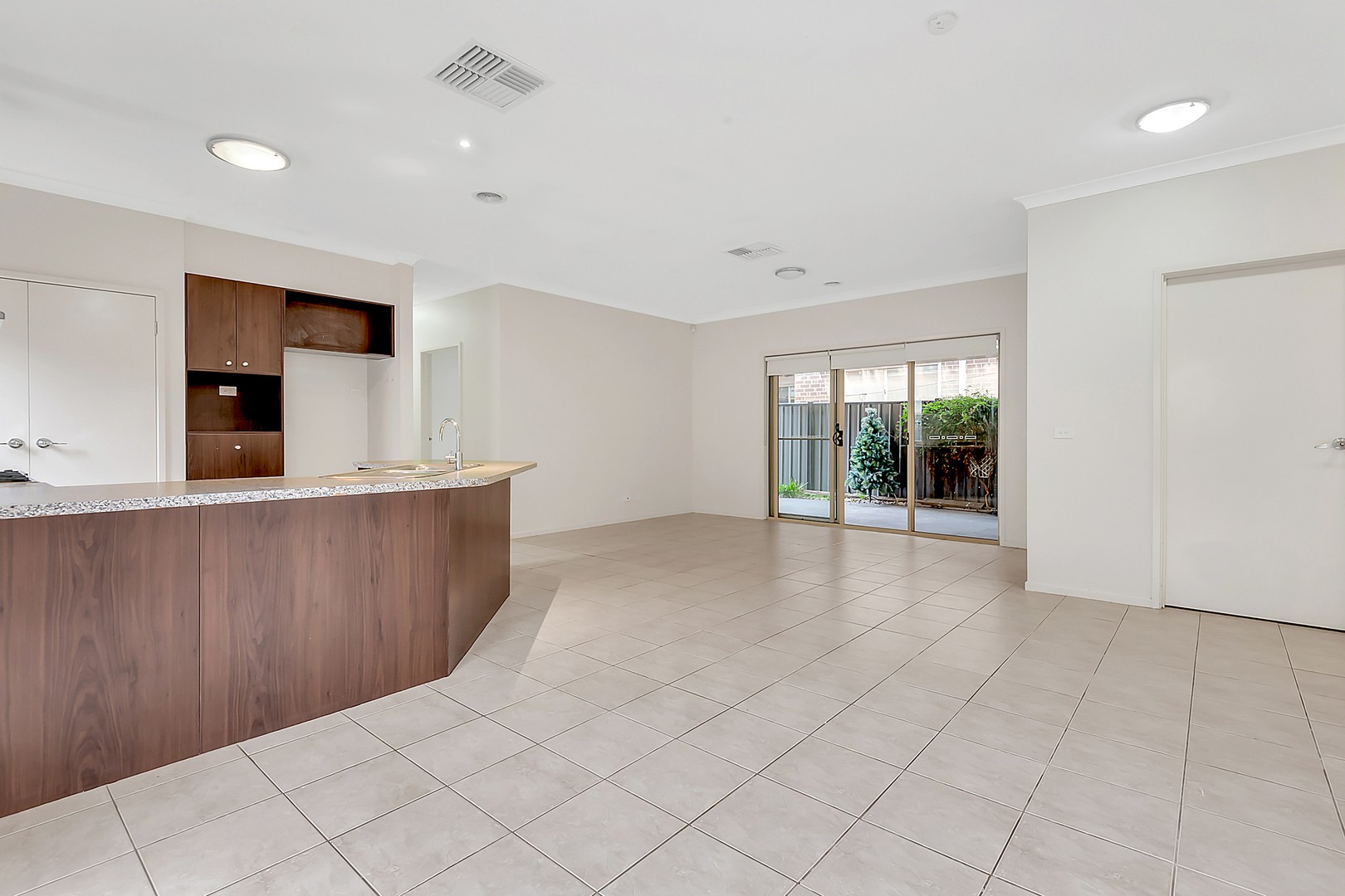 44 Ardsley Circuit, Craigieburn, VIC 3064, Craigieburn - Thumbnail 4