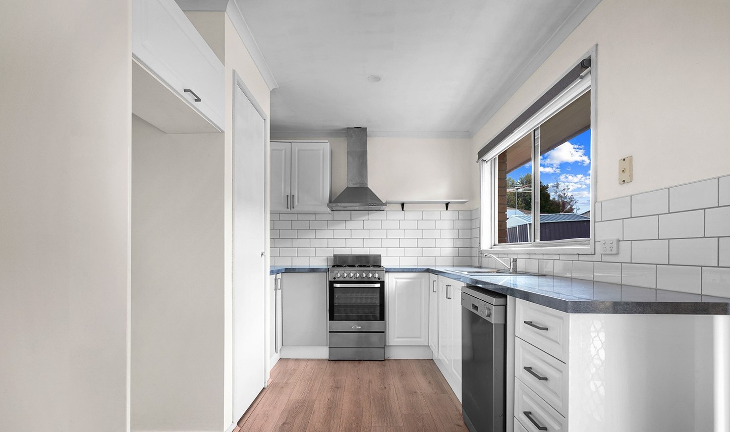 44 Duncan Drive, Pakenham, VIC 3810, Pakenham - Thumbnail 2