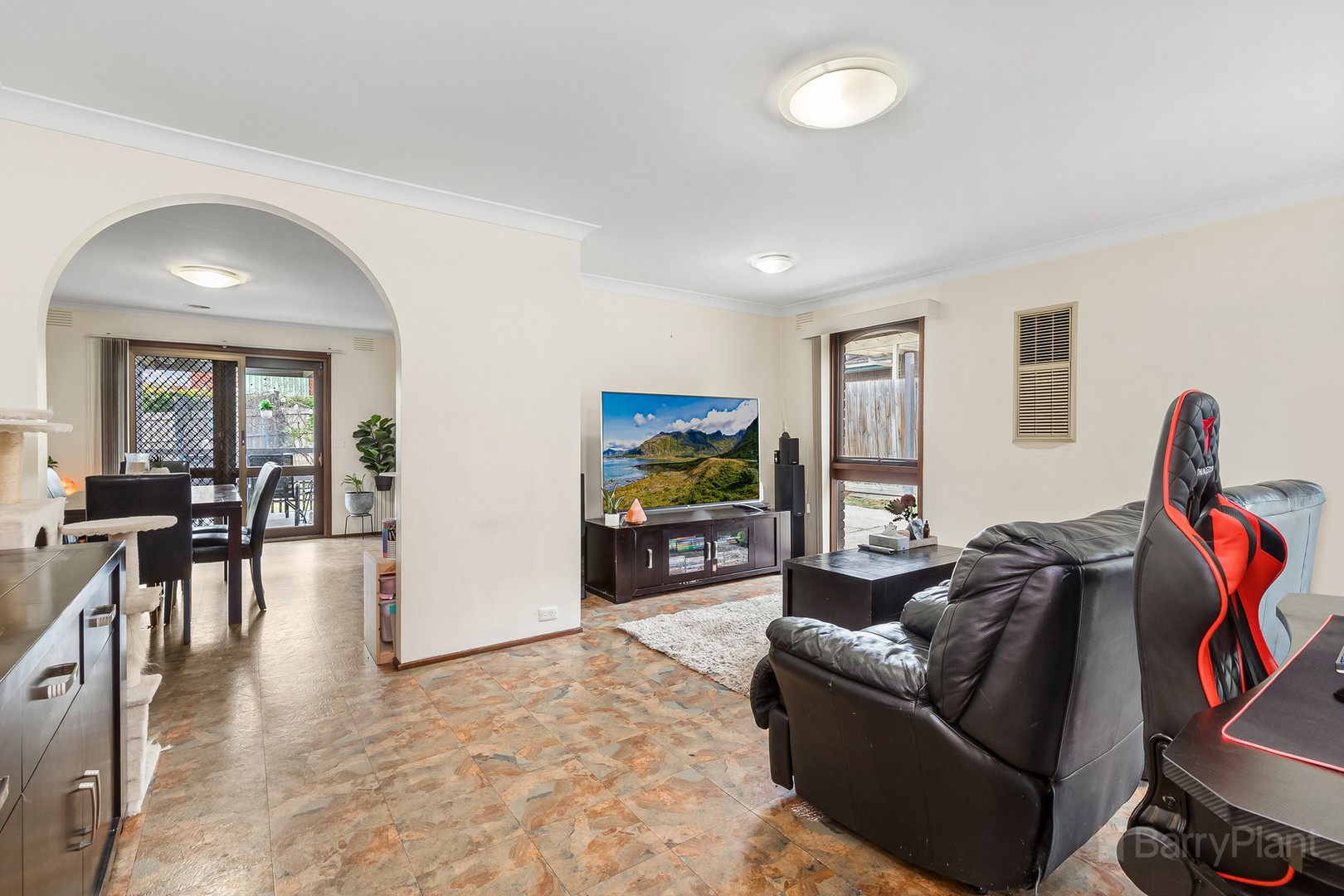 44 Monteith Crescent, Endeavour Hills, VIC 3802 - Thumbnail 2 - 02/03/2023