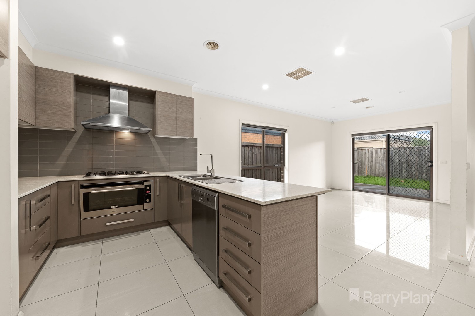 44 Serene Way, Clyde North, VIC 3978, Clyde North - Thumbnail 2