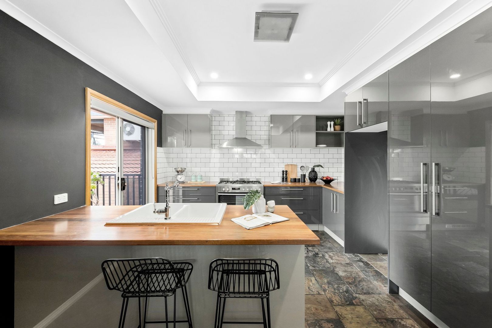 45 Brentwood Dr, Avondale Heights, VIC 3034, Avondale Heights - Thumbnail 2