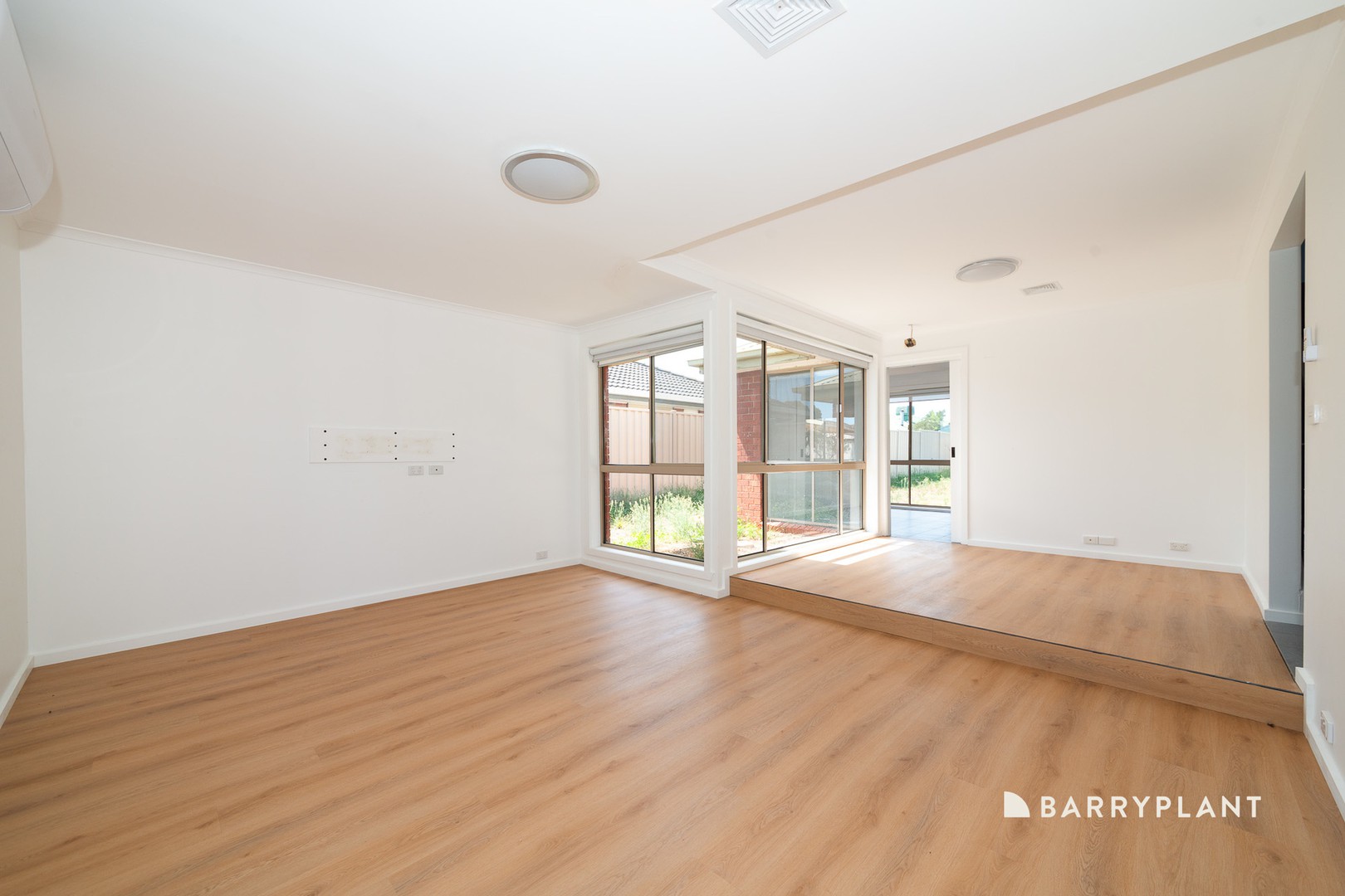 45 Stainsby Crescent, Roxburgh Park, VIC 3064, Roxburgh Park - Thumbnail 2