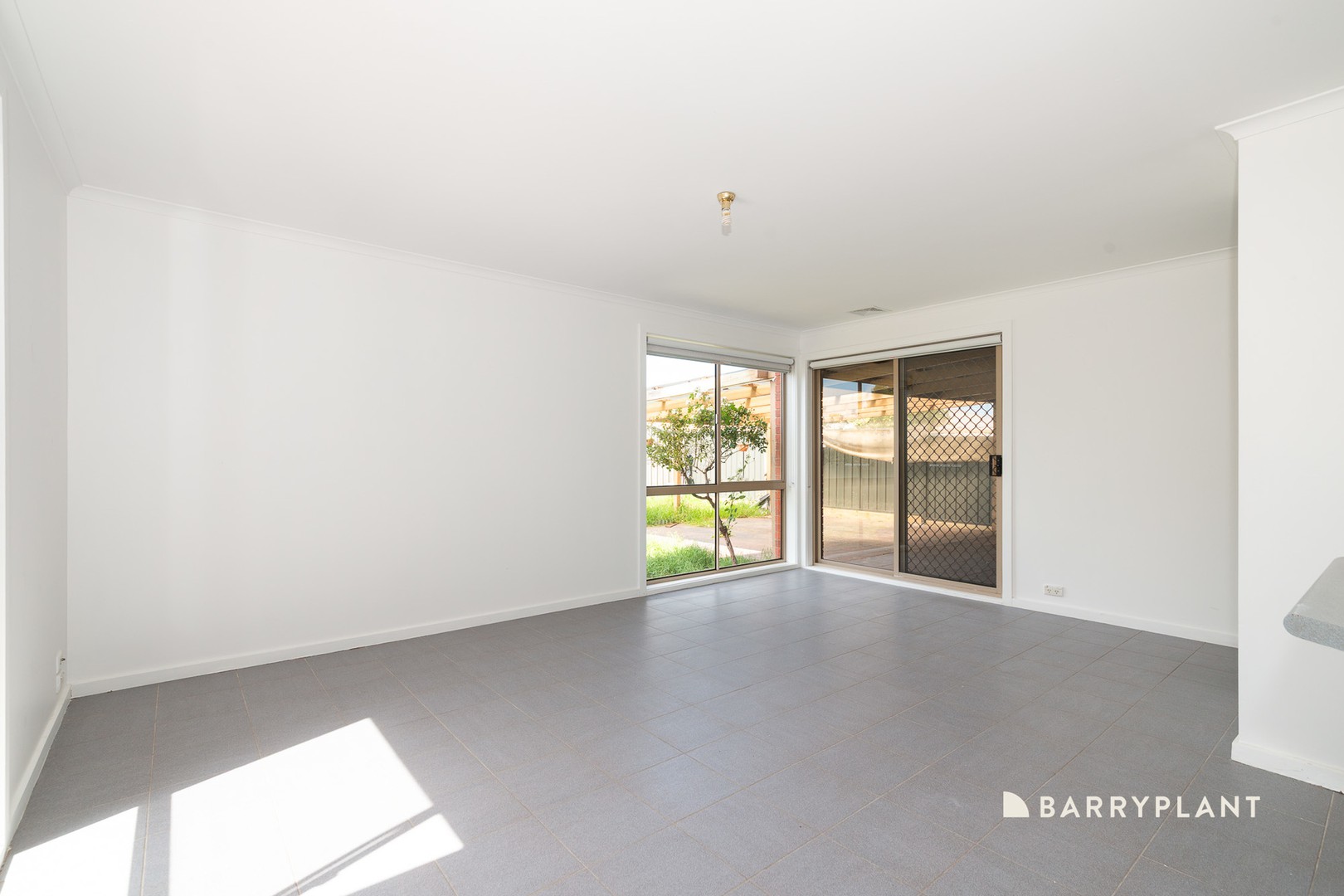 45 Stainsby Crescent, Roxburgh Park, VIC 3064, Roxburgh Park - Thumbnail 3